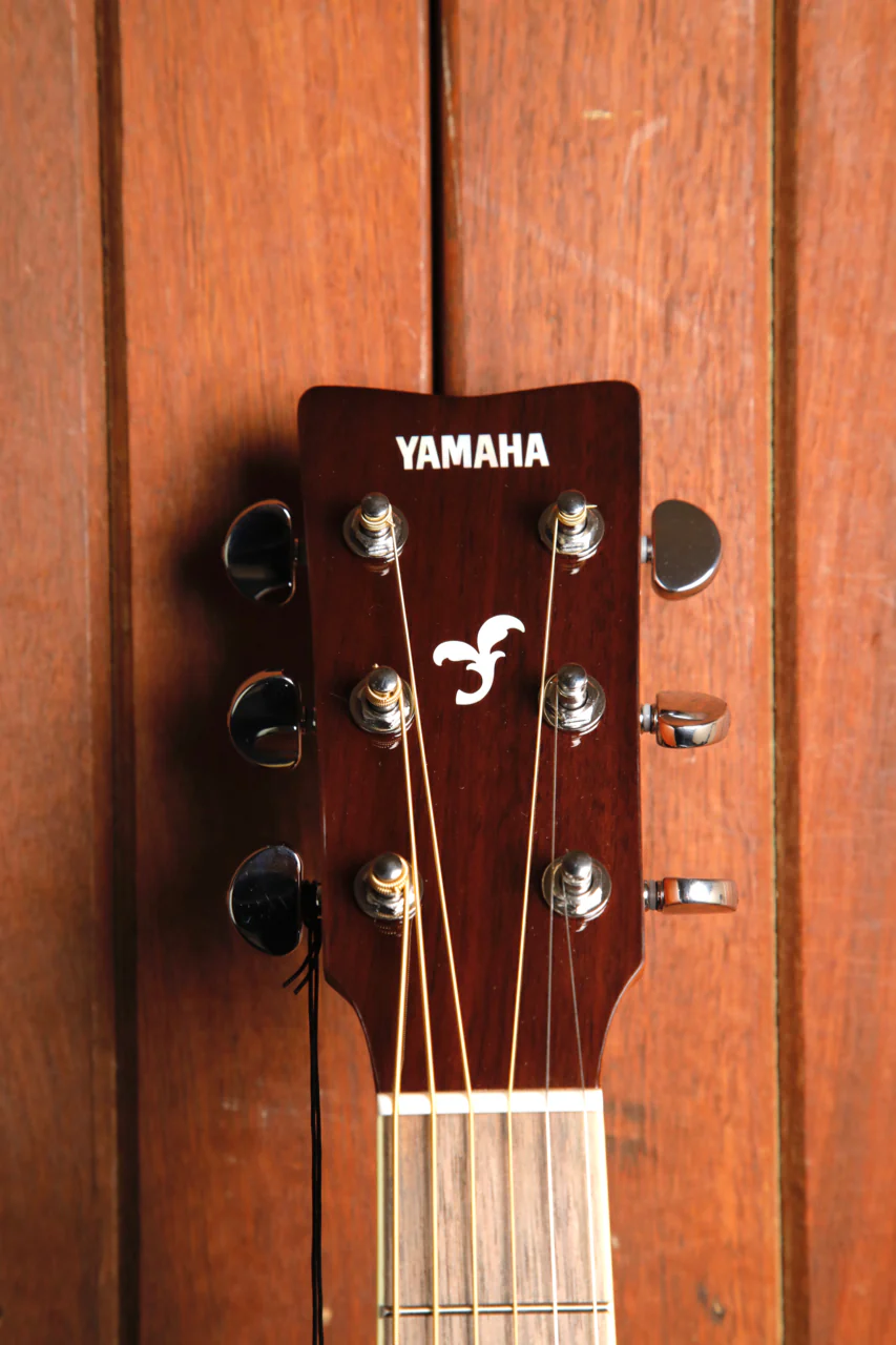 Yamaha FG820 Dreadnought Gloss Brown Sunburst Acoustic Guitar - Image 3